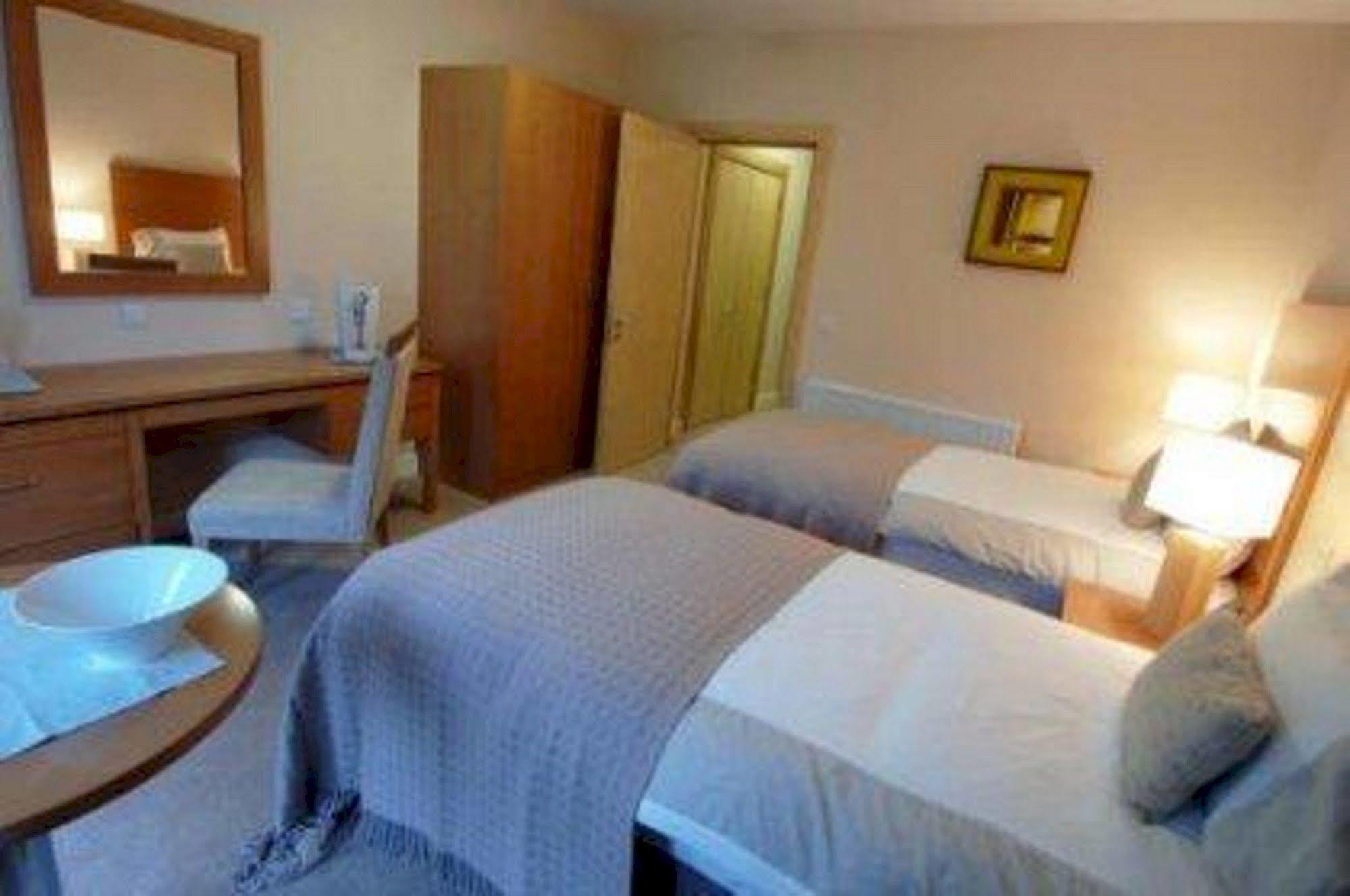 Breaffy Woods Hotel كاستليبار المظهر الخارجي الصورة