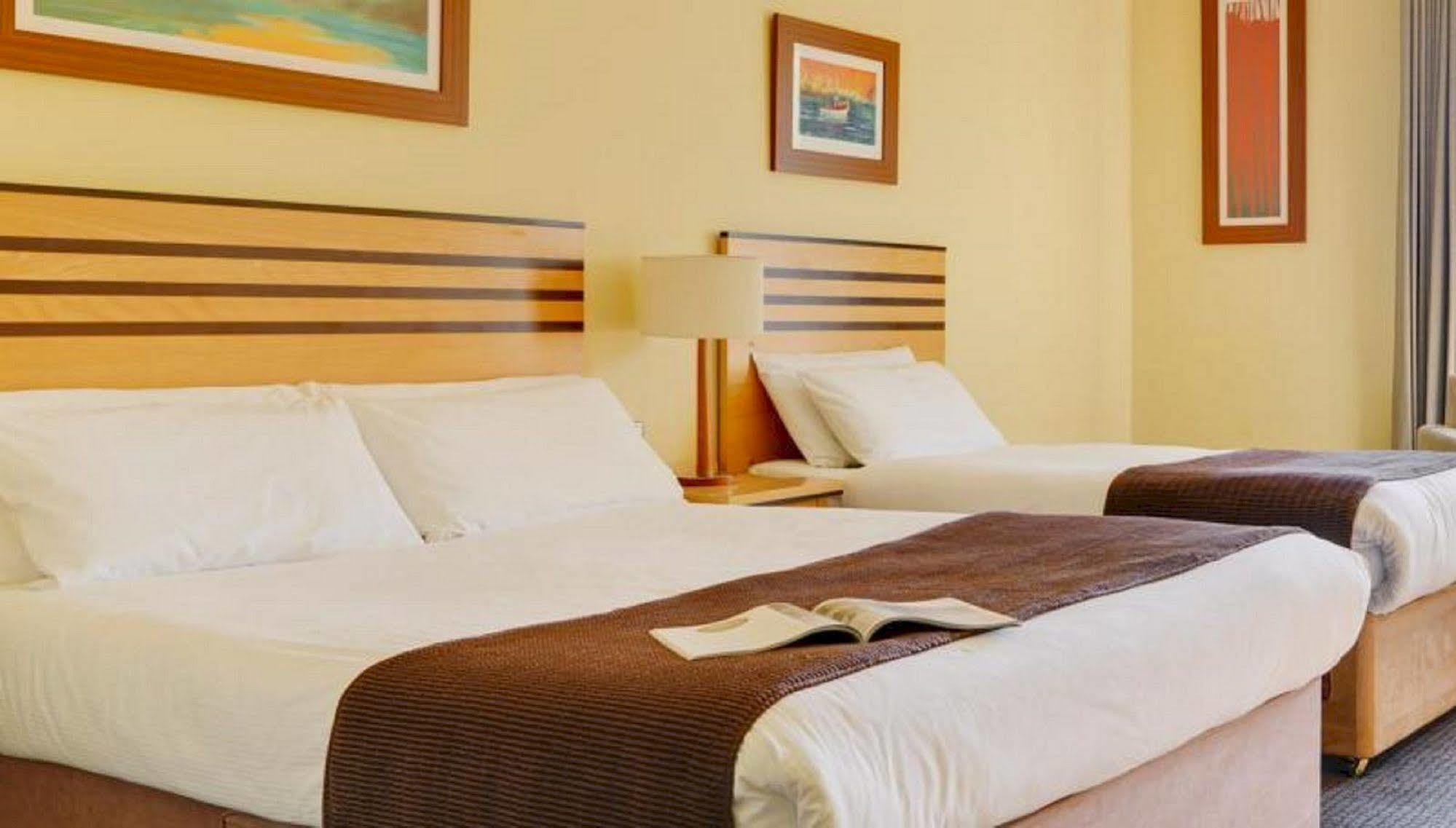 Breaffy Woods Hotel كاستليبار المظهر الخارجي الصورة