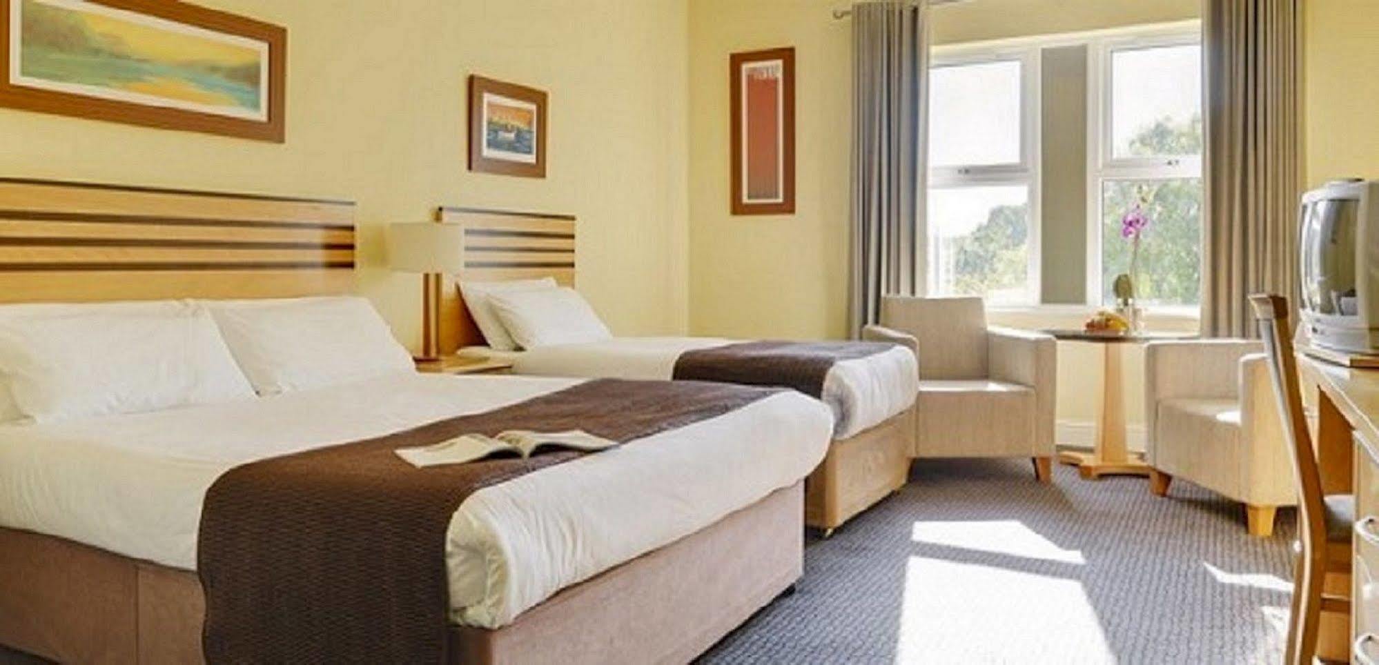 Breaffy Woods Hotel كاستليبار المظهر الخارجي الصورة
